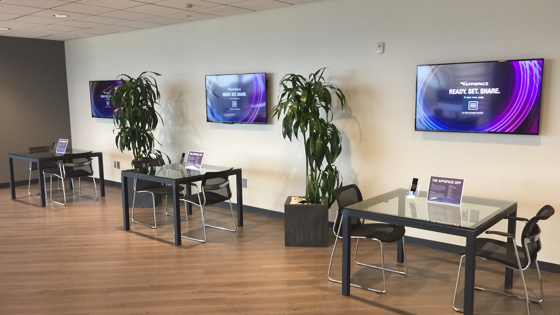 showcase appspace lobby signage
